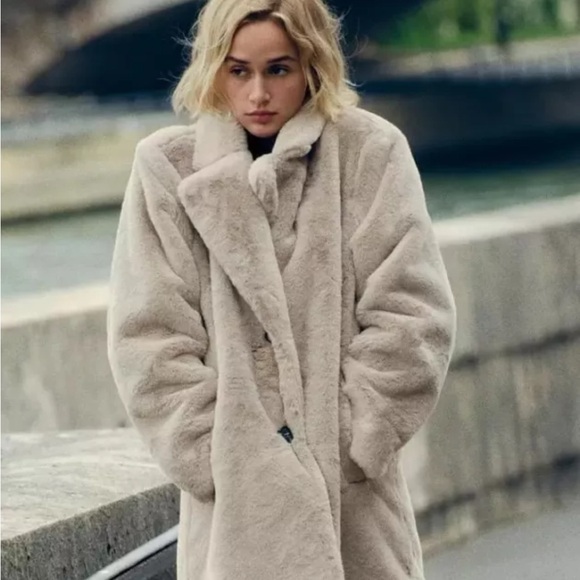 ZARA GREY FAUX FUR COAT SIZE
MEDIUM Ref 6318/246/802 019 - Picture 8 of 14